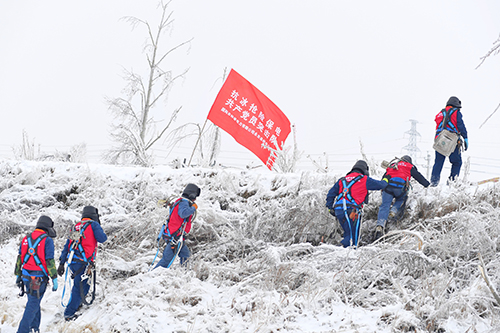 全面贯彻习近平新时代中国特色社会主义思想 在新时代新征程上赢得更加伟大的胜利和荣光